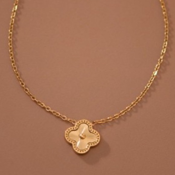 18K Gold Clover Necklace - Picture 5 of 5